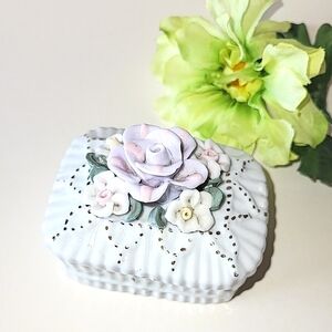 FLORAL CERAMIC TRINKET BOX or JEWELRY BOX - VINTAGE